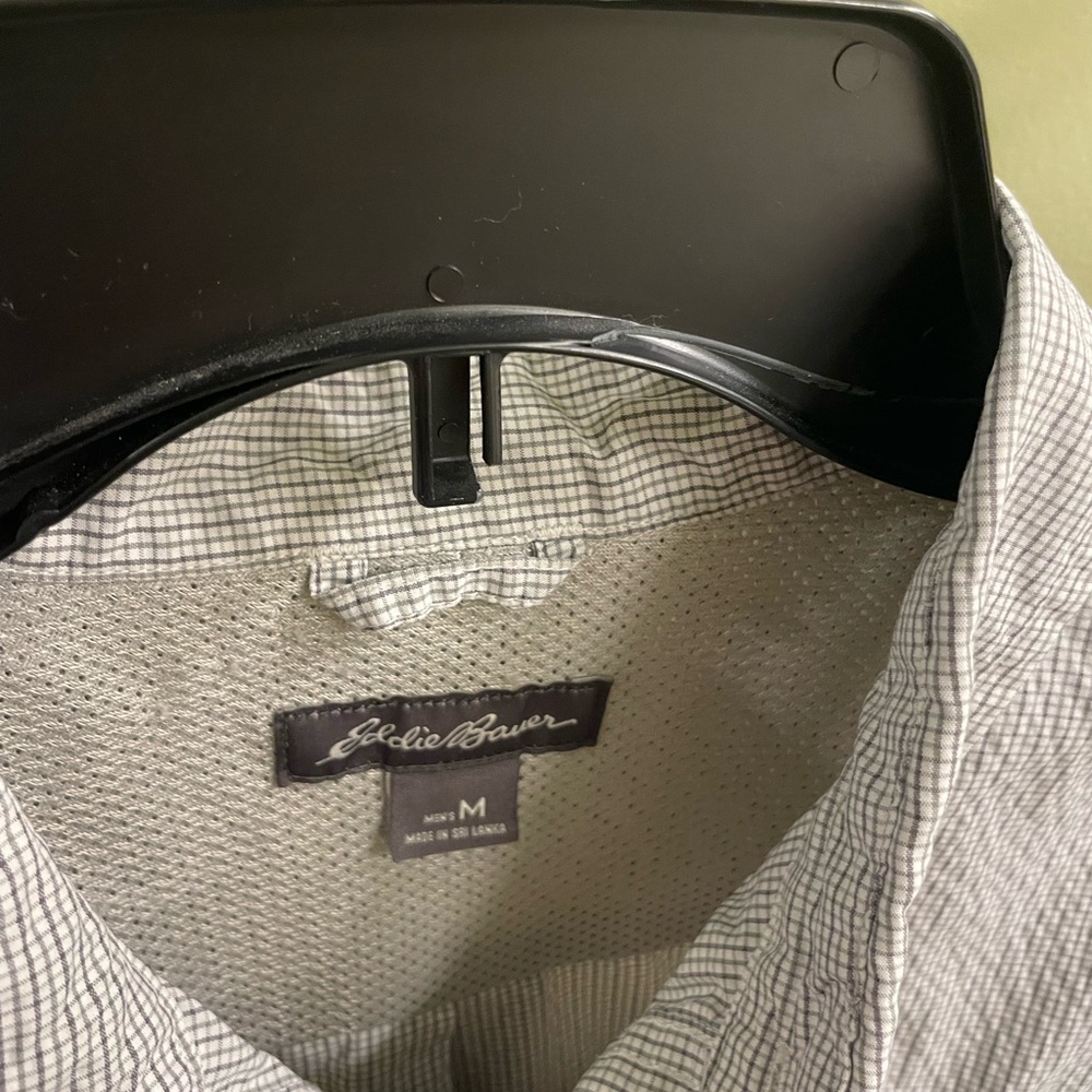 Eddie Bauer Men's Light Gray Button Down Shirt - Picture 3 of 4